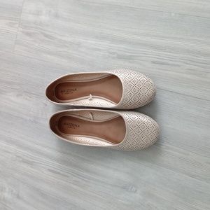 NWOT gold Arizona flat shoes  size 11